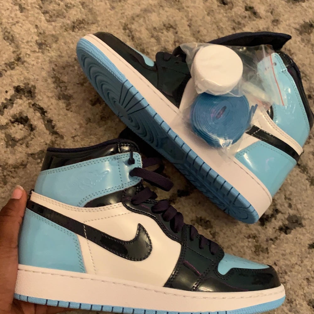 Jordan 1s UNC BLUE CHILLS WOMENS